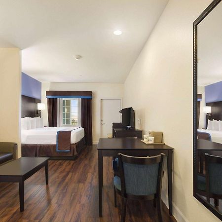 Days Inn & Suites By Wyndham Galveston West/Seawall Екстер'єр фото