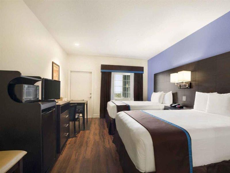 Days Inn & Suites By Wyndham Galveston West/Seawall Екстер'єр фото