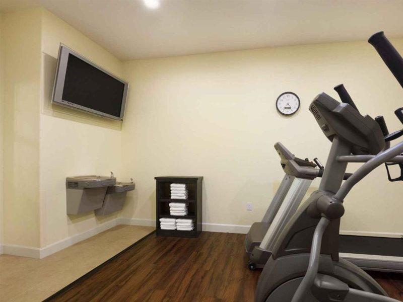 Days Inn & Suites By Wyndham Galveston West/Seawall Екстер'єр фото
