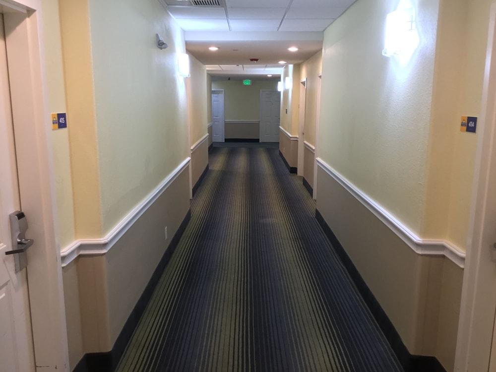 Days Inn & Suites By Wyndham Galveston West/Seawall Екстер'єр фото