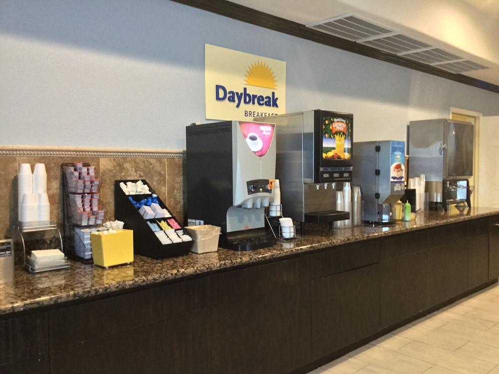 Days Inn & Suites By Wyndham Galveston West/Seawall Екстер'єр фото