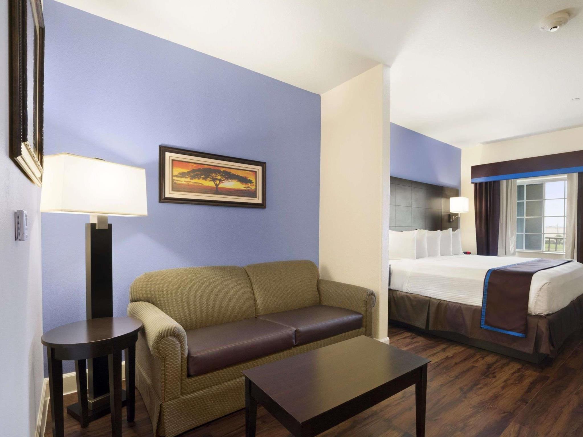 Days Inn & Suites By Wyndham Galveston West/Seawall Екстер'єр фото
