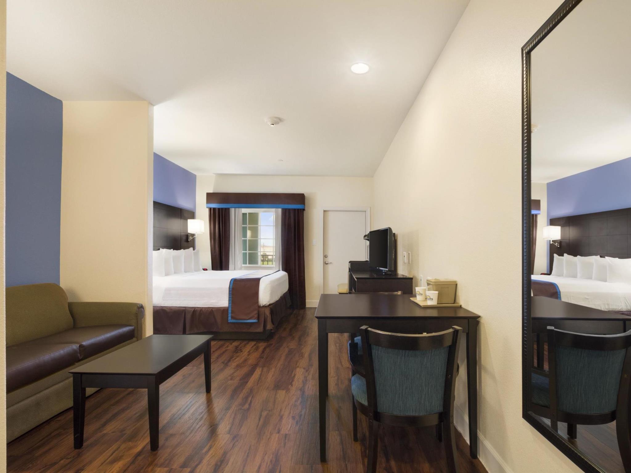 Days Inn & Suites By Wyndham Galveston West/Seawall Екстер'єр фото