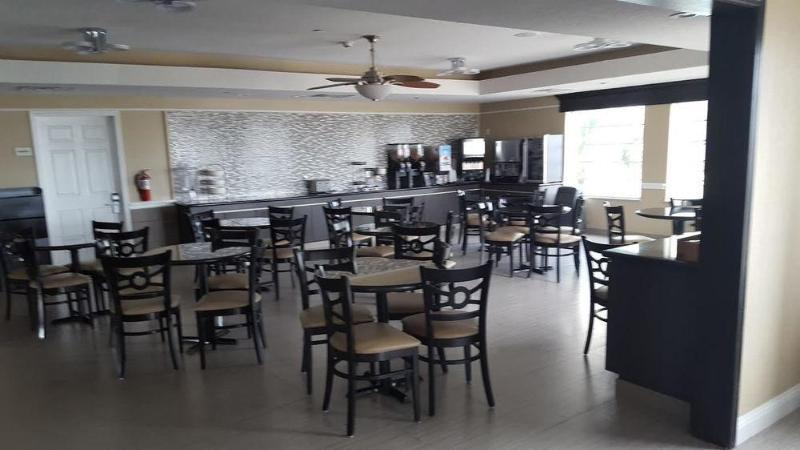 Days Inn & Suites By Wyndham Galveston West/Seawall Екстер'єр фото