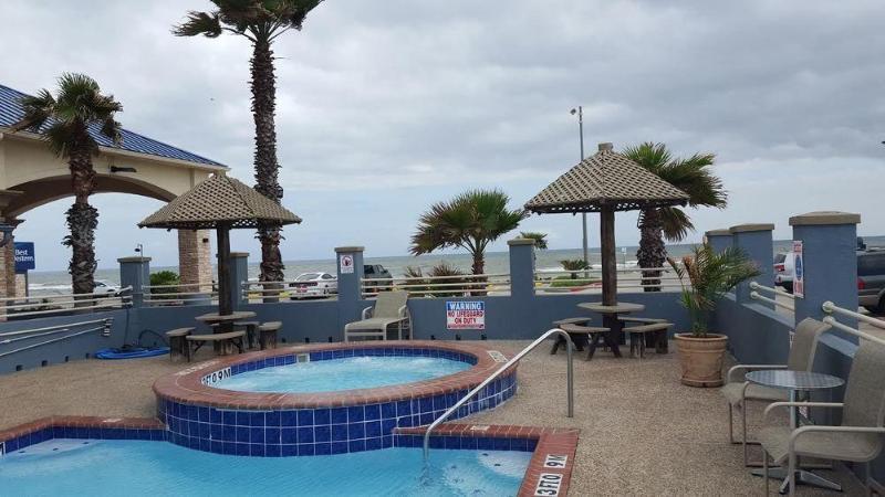 Days Inn & Suites By Wyndham Galveston West/Seawall Екстер'єр фото